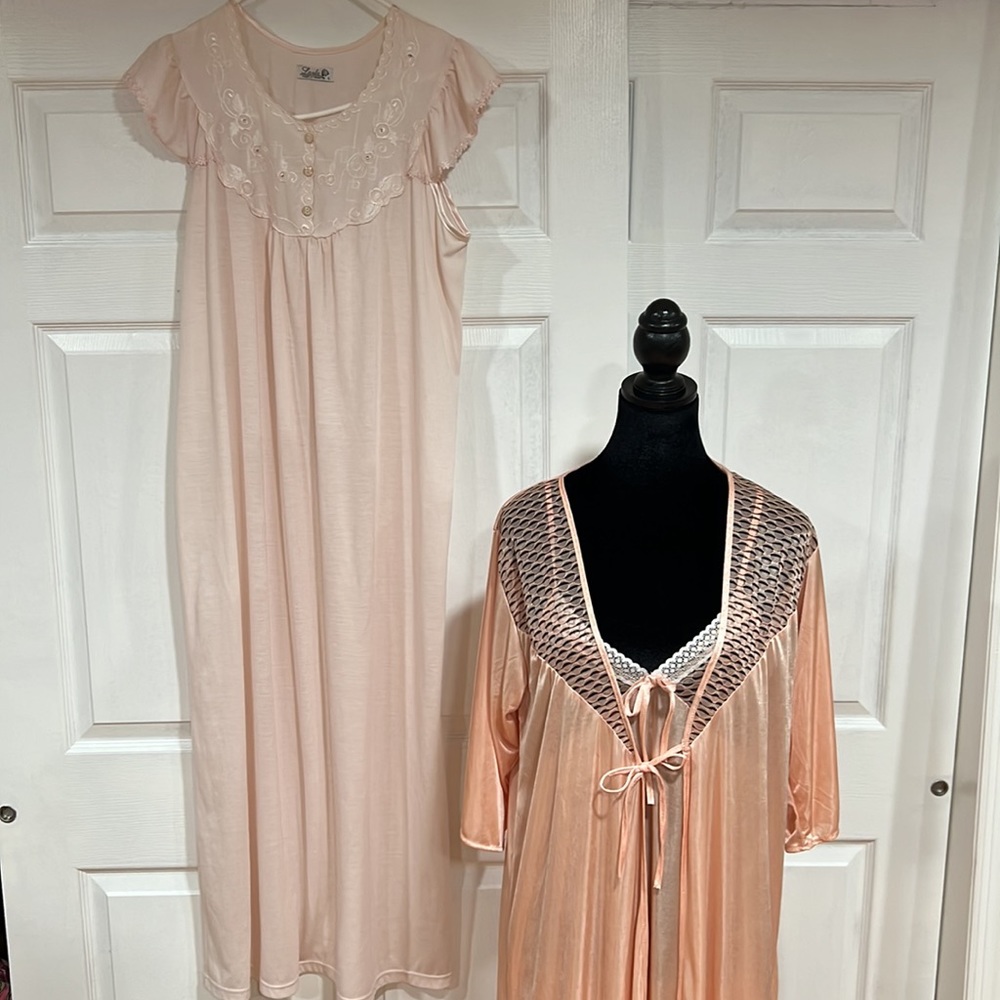 Two-Piece Pale Pink Ladies Nightgown and Robe Sleep Set